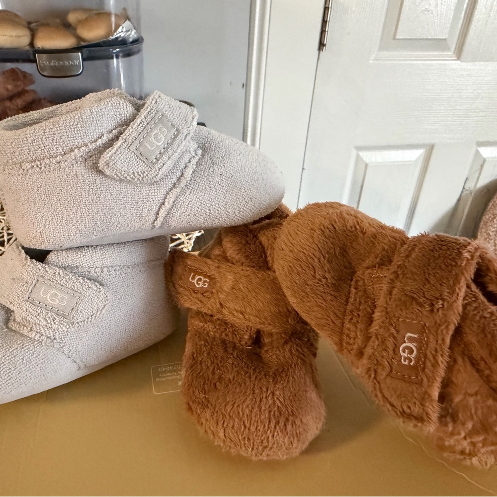 UGG Kids' Fuzzy Bixbee Booties - Gray and Tan